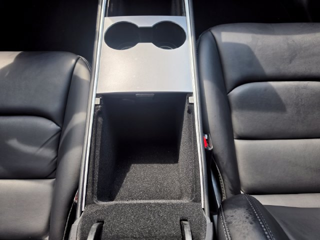 Used 2024 Tesla Model Y 2WD image 28
