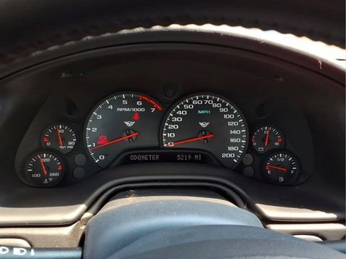 Used 2004 Chevrolet Corvette Convertible w/ Preferred Equipment Group RWD image 10