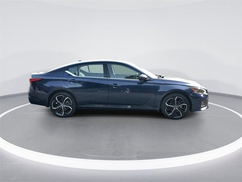 Used 2024 Nissan Altima 2.5 SR image 9