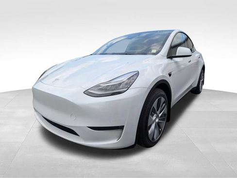 Used 2023 Tesla Model Y Long Range AWD/4WD image 3