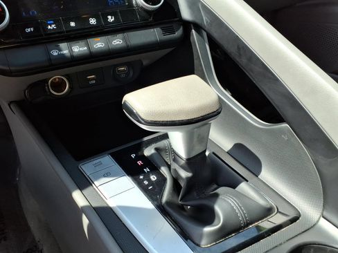 Used 2023 Hyundai Elantra SEL w/ Preferred Accessory Package FWD image 19