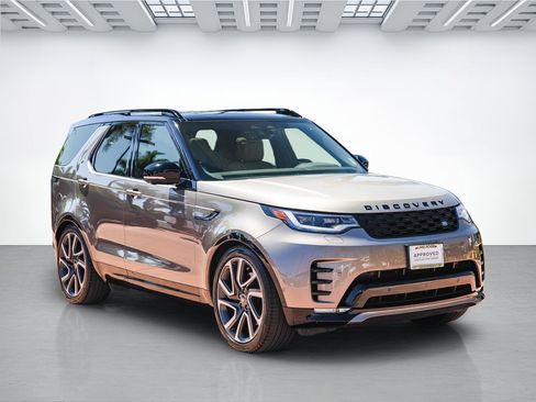 Certified 2025 Land Rover Discovery Dynamic SE AWD/4WD image 3