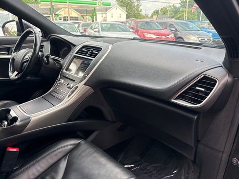 Used 2017 Lincoln MKX Select w/ Select Plus Package AWD/4WD image 16