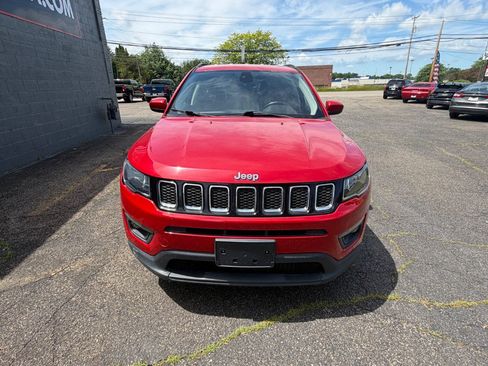 Used 2019 Jeep Compass Latitude w/ Cold Weather Group AWD/4WD image 8