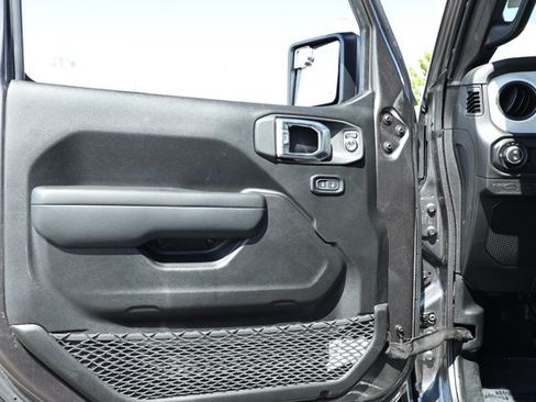 Used 2025 Jeep Gladiator Sport AWD/4WD image 21