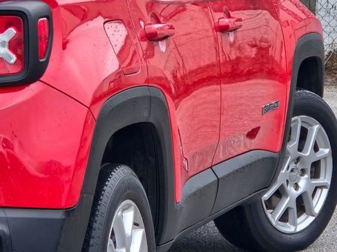 Used 2019 Jeep Renegade Latitude w/ Cold Weather Group image 18