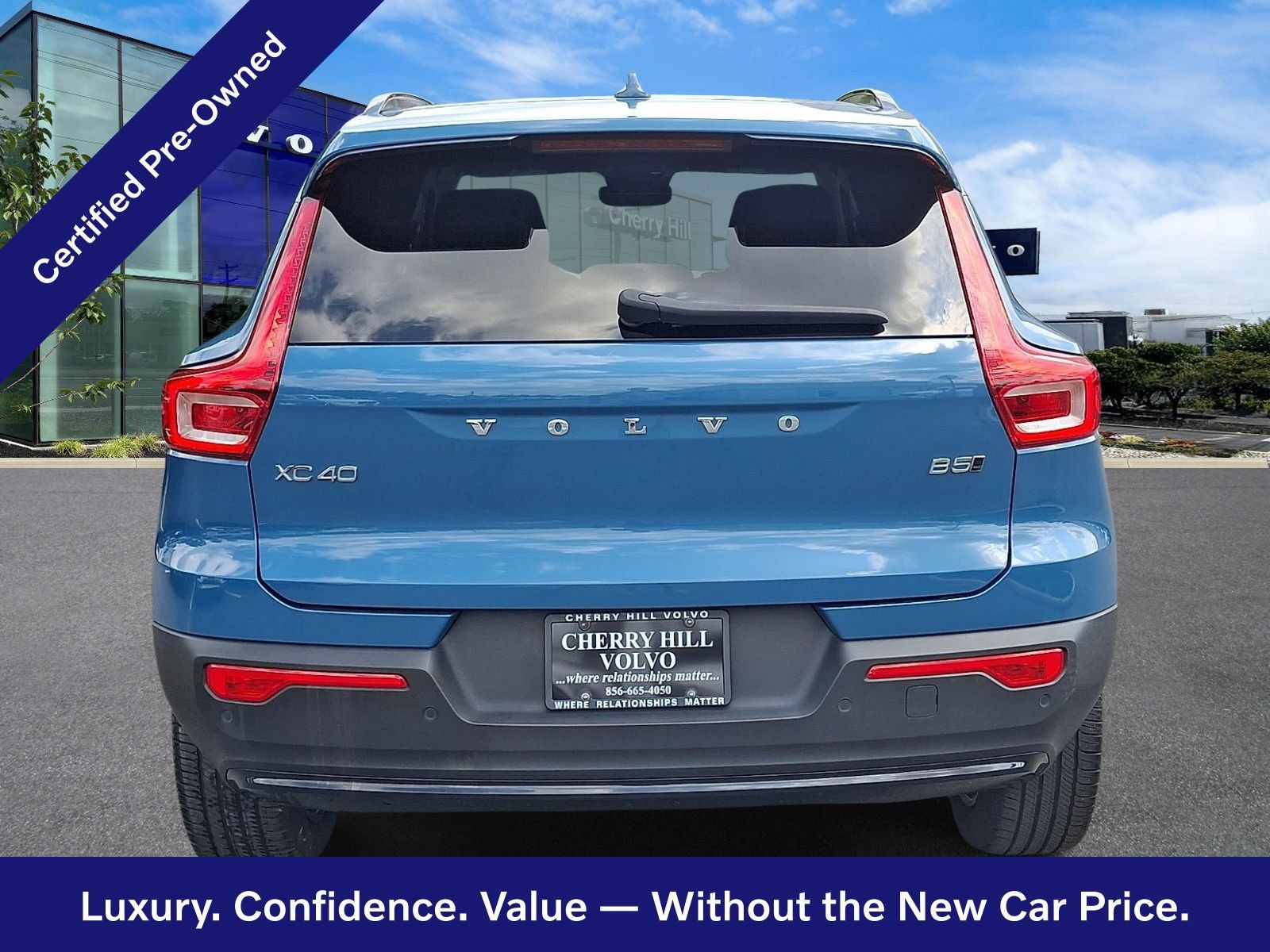Certified 2023 Volvo XC40 B5 Plus w/ Driver Assist Package AWD/4WD image 6