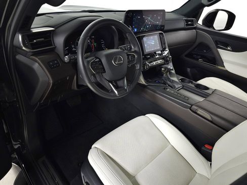 Used 2024 Lexus LX 600 4WD w/ Appearance Package image 18