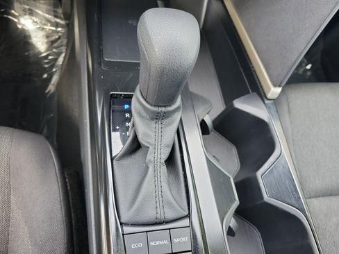 Used 2025 Toyota Camry LE image 27