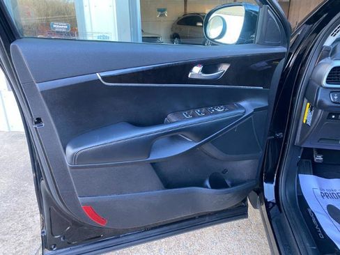 Used 2018 Kia Sorento LX image 12