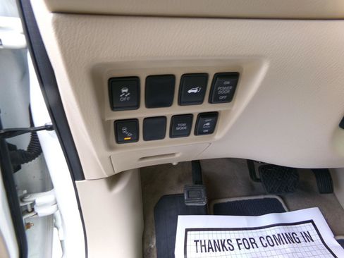 Used 2015 Nissan Pathfinder SL w/ SL Tech Package FWD image 12