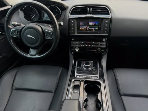 Used 2018 Jaguar XE Premium RWD image 35