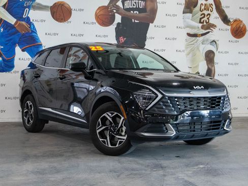Used 2025 Kia Sportage LX image 2
