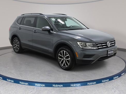 Used 2019 Volkswagen Tiguan SE w/ Panoramic Sunroof Package image 4
