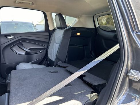 Used 2018 Ford Escape SE w/ SE Sport Appearance Package FWD image 38