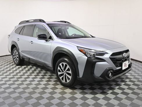 Used 2024 Subaru Outback Premium image 8