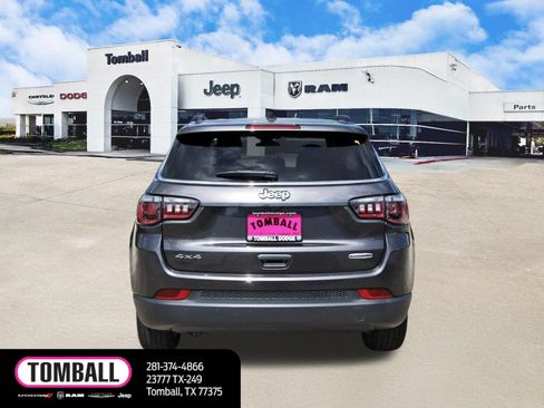 Used 2024 Jeep Compass Latitude AWD/4WD image 6