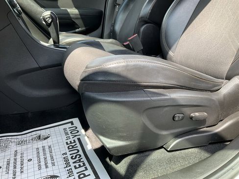 Used 2020 Chevrolet Trax LT w/ LT Convenience Package image 23