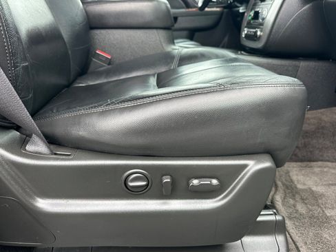 Used 2011 GMC Yukon SLT w/ SLT-2 Equipment Package image 23