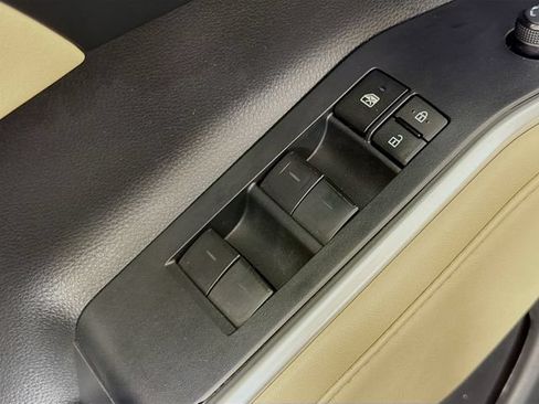 Used 2023 Toyota Highlander XLE AWD/4WD image 24