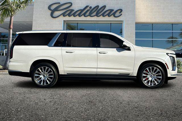 Certified 2025 Cadillac Escalade ESV Premium Luxury Platinum AWD/4WD image 2