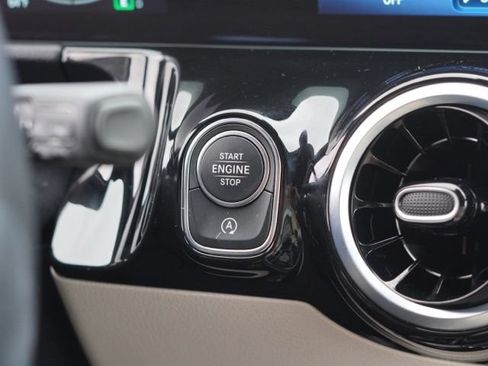 Used 2025 Mercedes-Benz GLA 250 4MATIC image 21