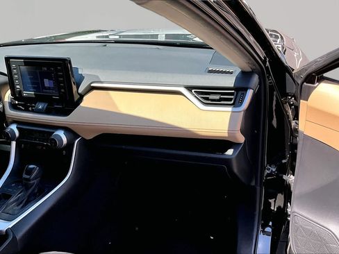 Used 2021 Toyota RAV4 XLE FWD image 18