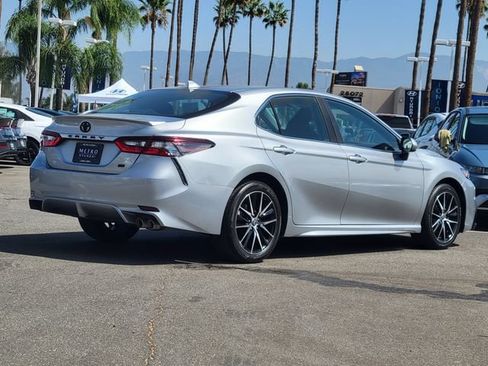 Used 2021 Toyota Camry SE FWD image 4