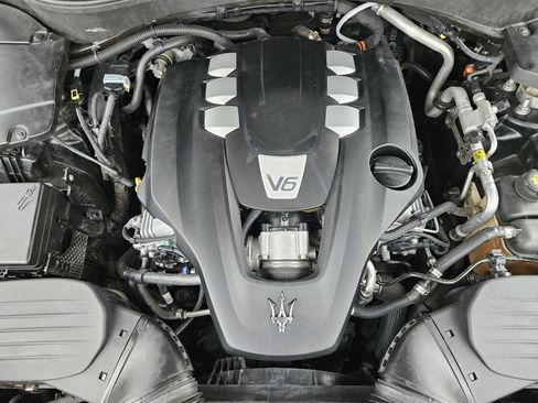 Used 2018 Maserati Levante AWD/4WD image 32
