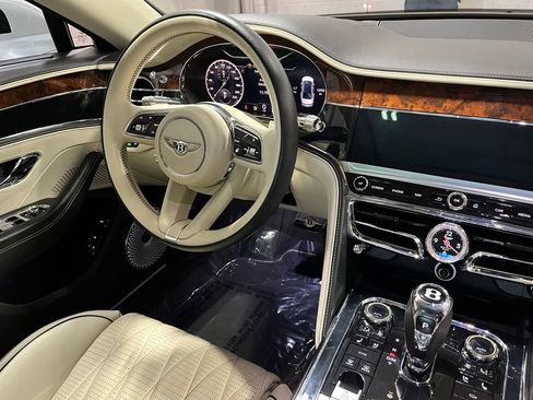 Used 2022 Bentley Flying Spur V8 image 30
