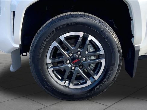 Used 2025 Toyota Tacoma TRD Sport AWD/4WD image 11