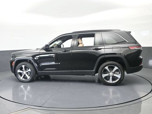 Used 2026 Jeep Grand Cherokee Limited RWD image 3