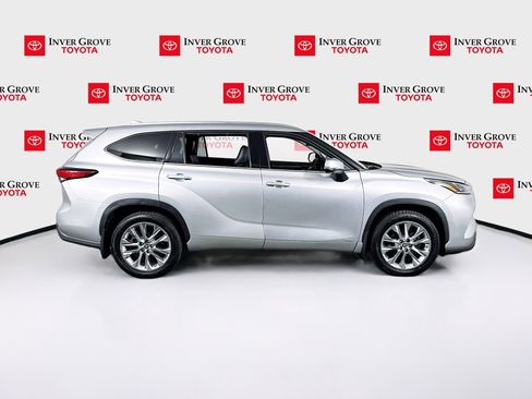 Used 2023 Toyota Highlander Limited image 4
