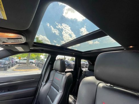 Certified 2019 Jeep Grand Cherokee Trailhawk w/ Trailhawk Luxury Group AWD/4WD image 33