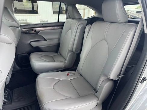 Used 2023 Toyota Highlander Limited AWD/4WD image 22