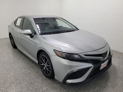 Used 2022 Toyota Camry SE AWD/4WD image 3