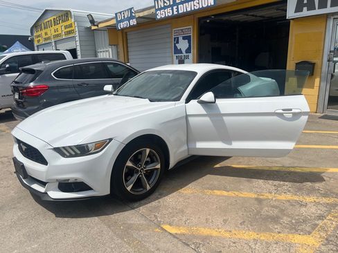 Used 2016 Ford Mustang Coupe w/ Equipment Group 051A RWD image 9
