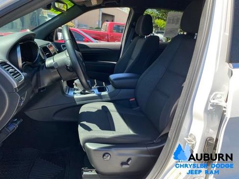 Used 2022 Jeep Grand Cherokee Laredo E AWD/4WD image 32