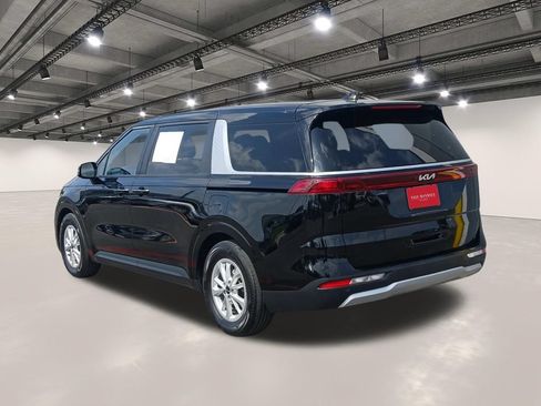 Used 2024 Kia Carnival LX FWD image 14