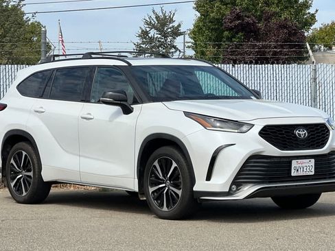 Used 2022 Toyota Highlander XSE AWD/4WD image 7