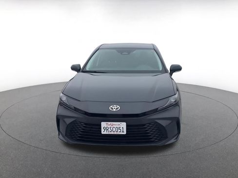 Used 2025 Toyota Camry LE image 4