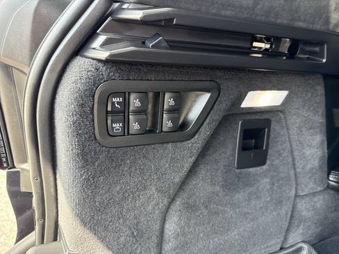 Used 2025 BMW X7 M60i AWD/4WD image 49
