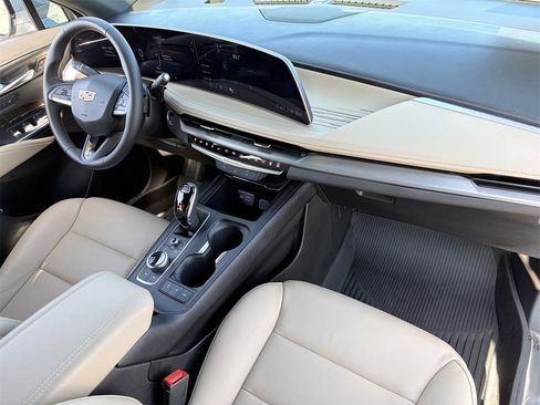 Certified 2025 Cadillac XT4 Premium Luxury image 13