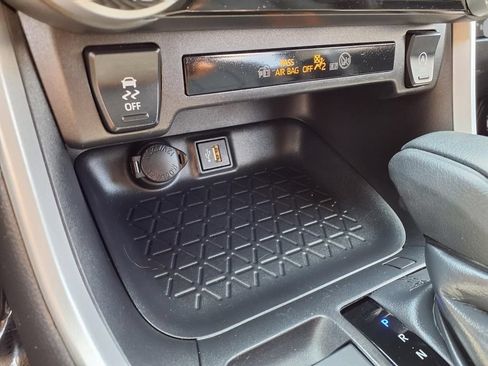 Used 2025 Toyota RAV4 XLE AWD/4WD image 11