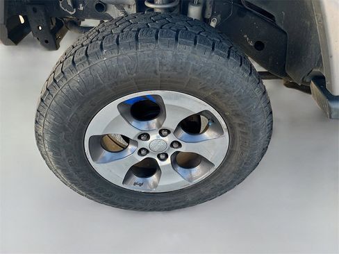 Used 2016 Jeep Wrangler Unlimited Sahara w/ Connectivity Group image 28