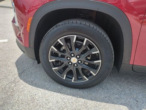 Used 2026 Chevrolet Traverse LT w/ Sun and Wheel Package FWD image 24