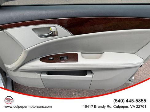 Used 2010 Toyota Avalon XLS FWD image 17
