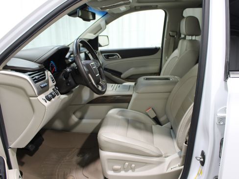 Used 2019 GMC Yukon XL Denali w/ Denali Ultimate Package AWD/4WD image 3