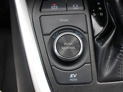 Used 2023 Toyota RAV4 SE image 35