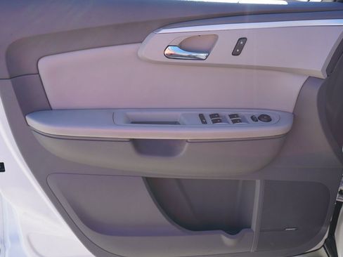 Used 2011 Chevrolet Traverse LT w/ Personal Connectivity Package image 24